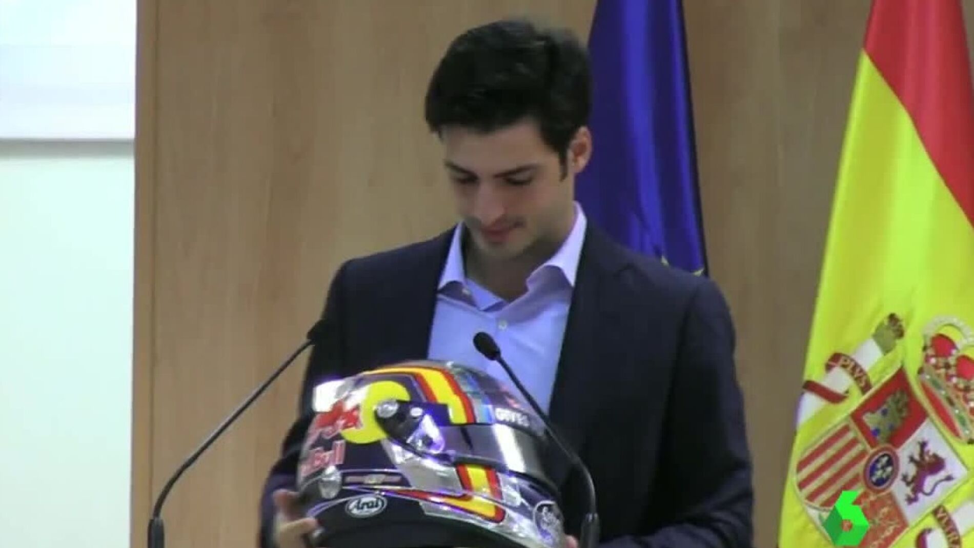 Carlos Sainz, emocionado al recordar a Mar&iacute;a de Villota