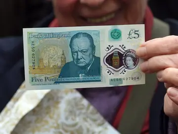 El nuevo billete de plástico de cinco libras El nuevo billete de plástico de cinco libras