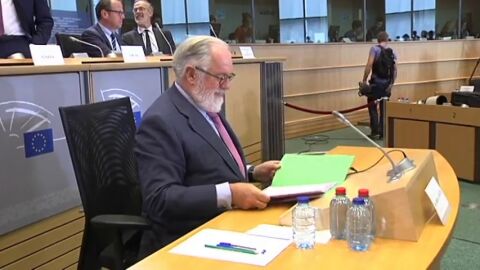 Frame 10.821052 de: Arias Ca&ntilde;ete explicar&aacute; al Parlamento Europeo su presunta implicaci&oacute;n en casos de corrupci&oacute;n
