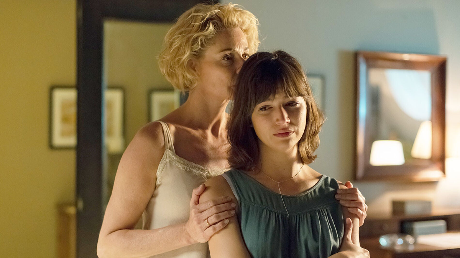 Claudia a Ester: "Carlos nos ha enga&ntilde;ado a todos"