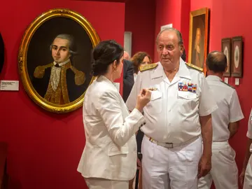 El Rey Juan Carlos, con su uniforme de la Armada El Rey Juan Carlos, con su uniforme de la Armada