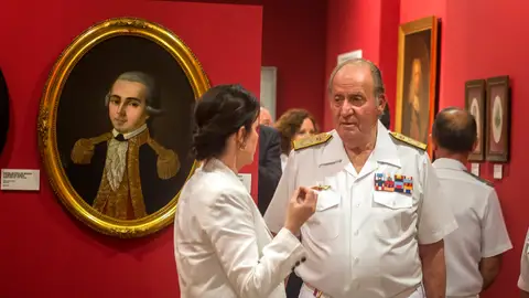 El Rey Juan Carlos, con su uniforme de la Armada El Rey Juan Carlos, con su uniforme de la Armada