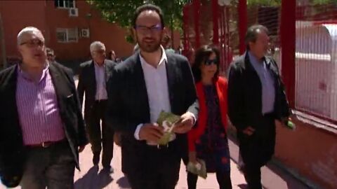 Frame 19.418303 de: El PSOE promete una "renta b&aacute;sica" en su "plan contra la pobreza"