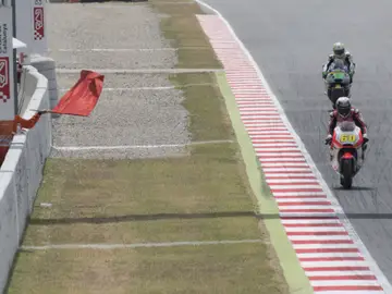 Los entrenamientos de Moto 2, suspendidos tras el accidente de Luis Salom Los entrenamientos de Moto 2, suspendidos tras el accidente de Luis Salom
