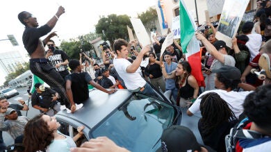 Al menos cuatro detenidos en California tras una batalla campal en un mitin de Donald Trump