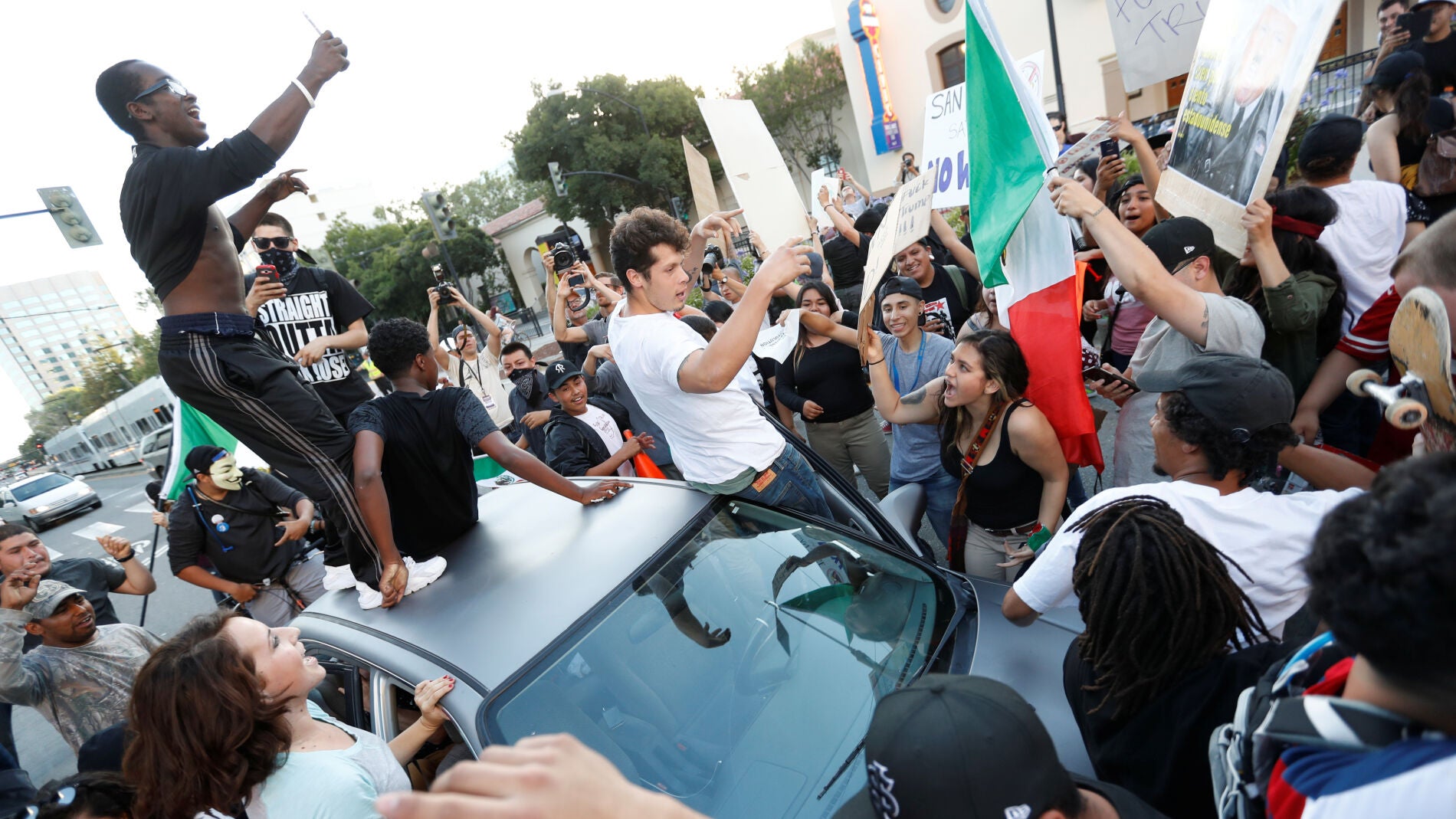 Protestas durante un mitin de Donald Trump en California