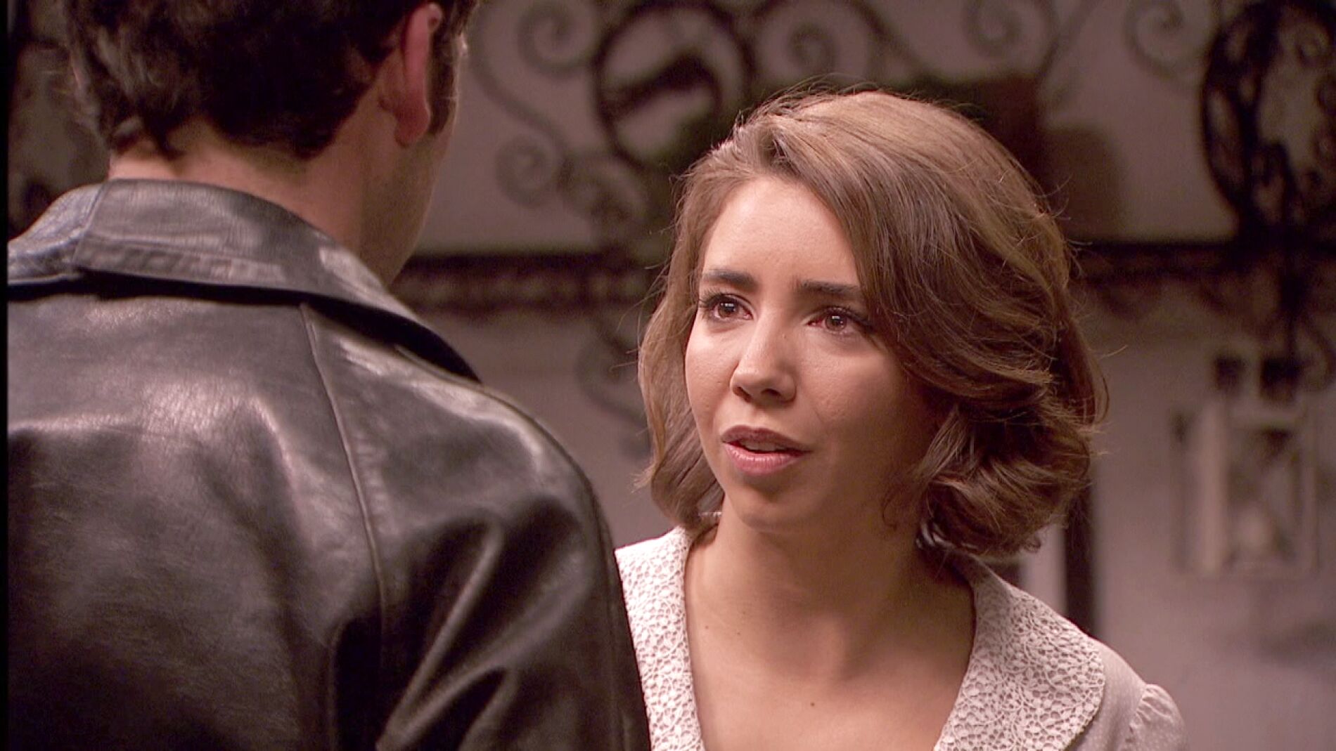 Emilia sorprendida tras el chantaje del Intendente