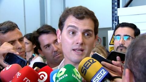 Frame 11.394974 de: Rivera pide a Aznar y Gonz&aacute;lez "remar en la misma direcci&oacute;n" tras el 26J