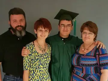 Un joven autista logra graduarse en Secundaria Un joven autista logra graduarse en Secundaria