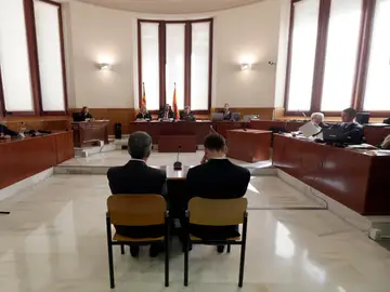 Leo Messi y su padre durante el juicio Leo Messi y su padre durante el juicio