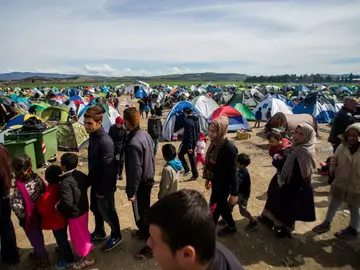 Refugiados y migrantes de un campo de refugiados turco Refugiados y migrantes de un campo de refugiados turco
