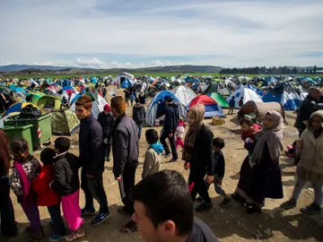 Refugiados y migrantes de un campo de refugiados turco Refugiados y migrantes de un campo de refugiados turco