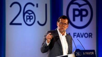 Rajoy avanza su intención de bajar los impuestos y garantizar las pensiones