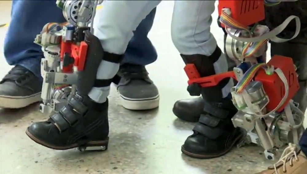 Frame 53.510361 de: Crean el primer exoesqueleto del mundo dirigido a niños con atrofia muscular espinal