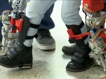 Frame 53.510361 de: Crean el primer exoesqueleto del mundo dirigido a niños con atrofia muscular espinal Frame 53.510361 de: Crean el primer exoesqueleto del mundo dirigido a niños con atrofia muscular espinal