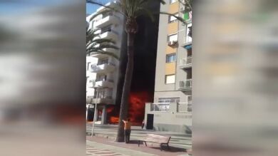 Una niña resulta intoxicada por el humo de un incendio en Almería
