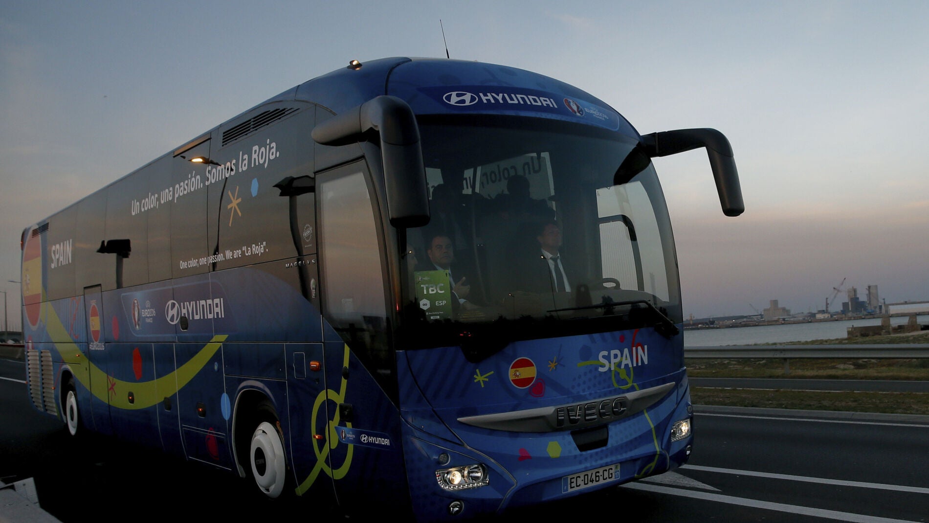 La selecci&oacute;n espa&ntilde;ola llegando a Francia