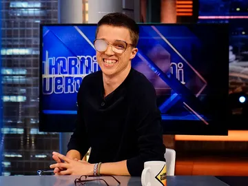 Íñigo Errejón prueba suerte como modelo de gafas Íñigo Errejón prueba suerte como modelo de gafas