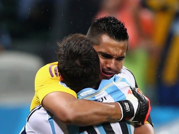 Sergio Romero y Lionel Messi en el Mundial de Brasil 2014