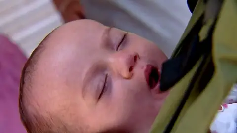 Frame 0.288644 de: Martina, el primer bebé que nace en un pueblo de Lleida en 15 años Frame 0.288644 de: Martina, el primer bebé que nace en un pueblo de Lleida en 15 años