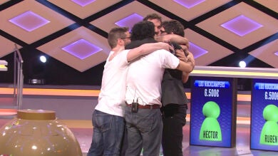 Emotiva despedida entre Juanra Bonet y los 'Rockcampers' tras ganar el premio en '¡Boom!'