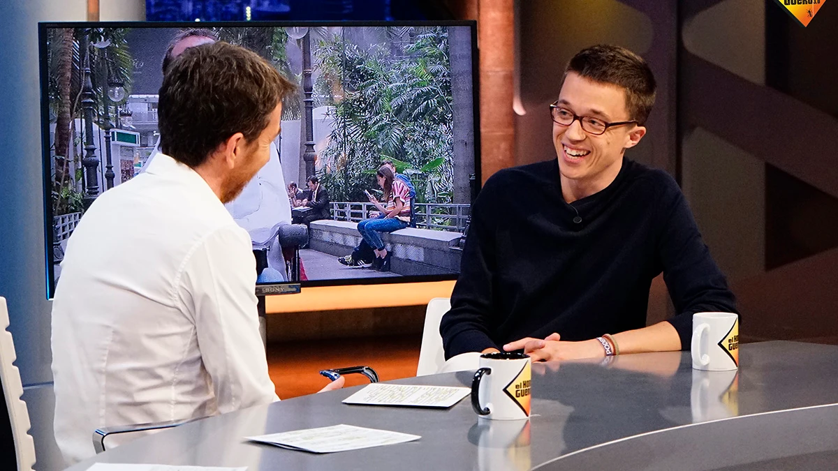 Pablo Motos a Íñigo Errejón: "Gracias a tus padres por dejarte trasnochar hoy" Pablo Motos a Íñigo Errejón: "Gracias a tus padres por dejarte trasnochar hoy"
