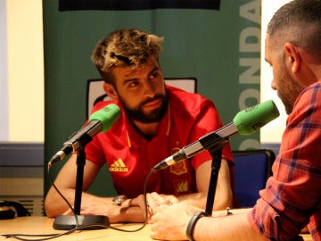 Héctor Fernández entrevista a Gerard Piqué