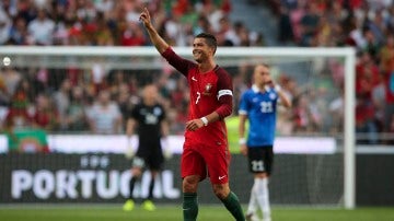 Doblete de Ronaldo ante Estonia