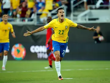 Philippe Coutinho celebra uno de sus tres goles ante Haití Philippe Coutinho celebra uno de sus tres goles ante Haití