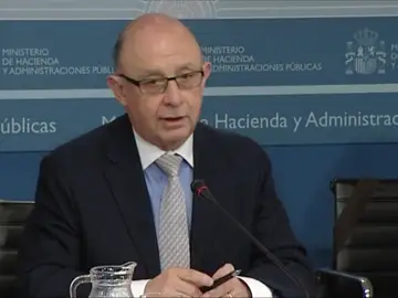 Frame 3.374142 de: Montoro asegura que Cataluña cuenta con la ventaja que supone "estar en España y en Europa" Frame 3.374142 de: Montoro asegura que Cataluña cuenta con la ventaja que supone "estar en España y en Europa"