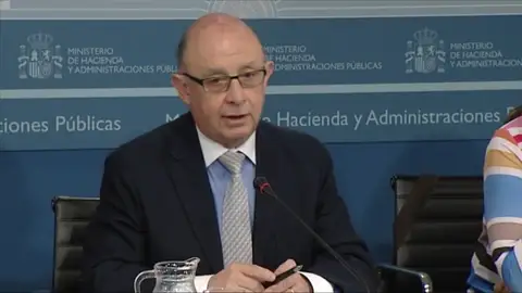 Frame 3.374142 de: Montoro asegura que Cataluña cuenta con la ventaja que supone "estar en España y en Europa" Frame 3.374142 de: Montoro asegura que Cataluña cuenta con la ventaja que supone "estar en España y en Europa"