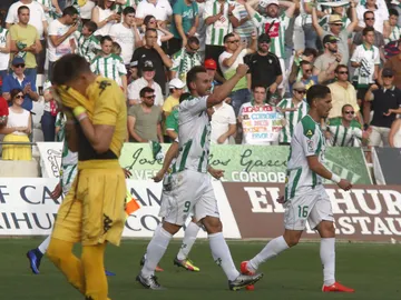 El Córdoba se impone 2-1 al Girona El Córdoba se impone 2-1 al Girona