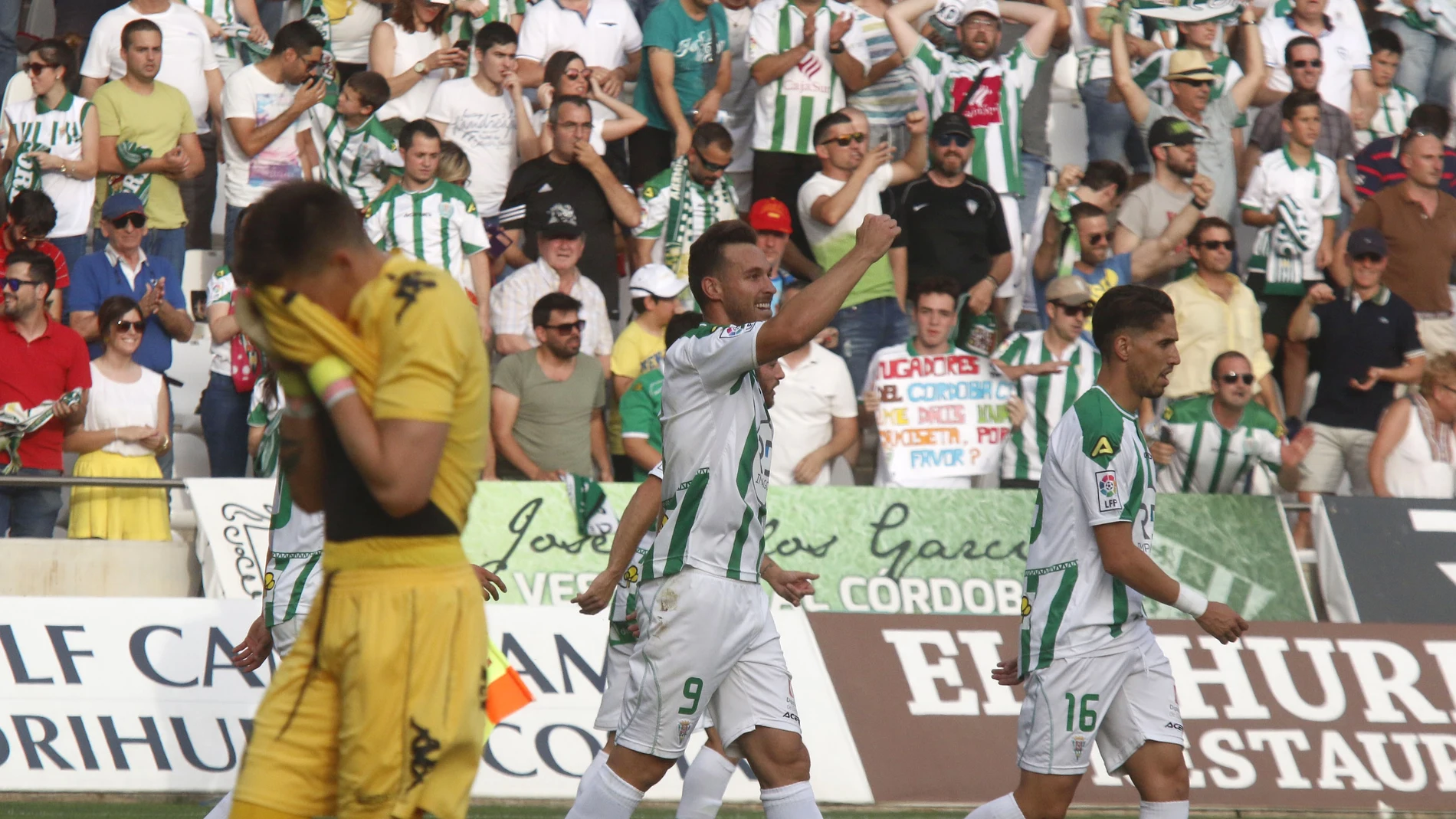 El Córdoba se impone 2-1 al Girona El Córdoba se impone 2-1 al Girona