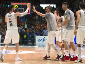 El Madrid celebra el pase a la final de la Liga ACB El Madrid celebra el pase a la final de la Liga ACB