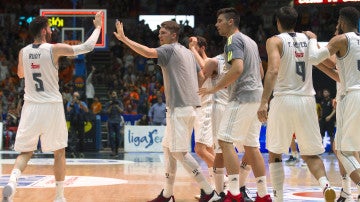 El Madrid celebra el pase a la final de la Liga ACB