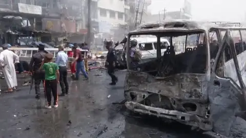 Frame 10.37933 de: Irak: al menos 23 muertos en dos atentados suicidas Frame 10.37933 de: Irak: al menos 23 muertos en dos atentados suicidas