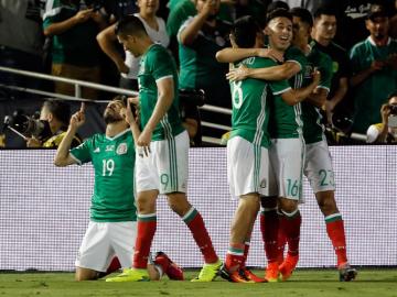México celebra uno de sus goles ante Jamaica.
