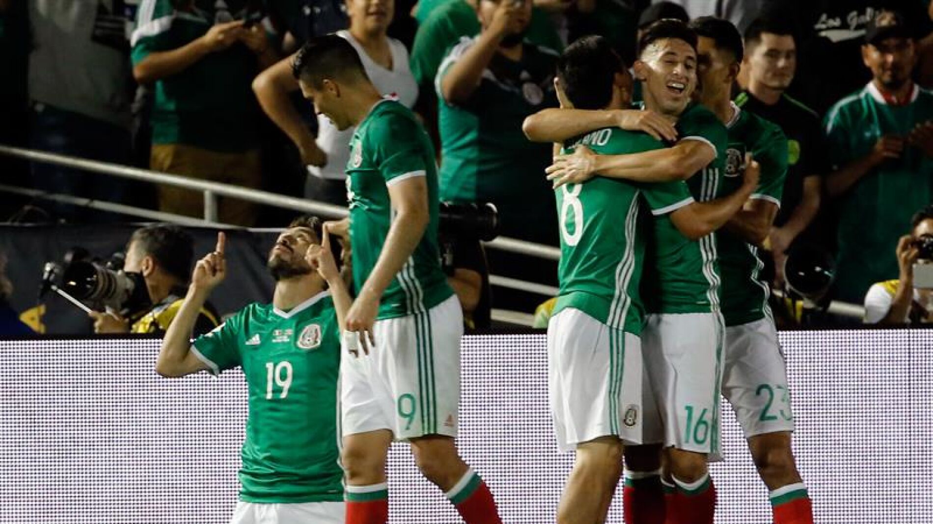 M&eacute;xico celebra uno de sus goles ante Jamaica.