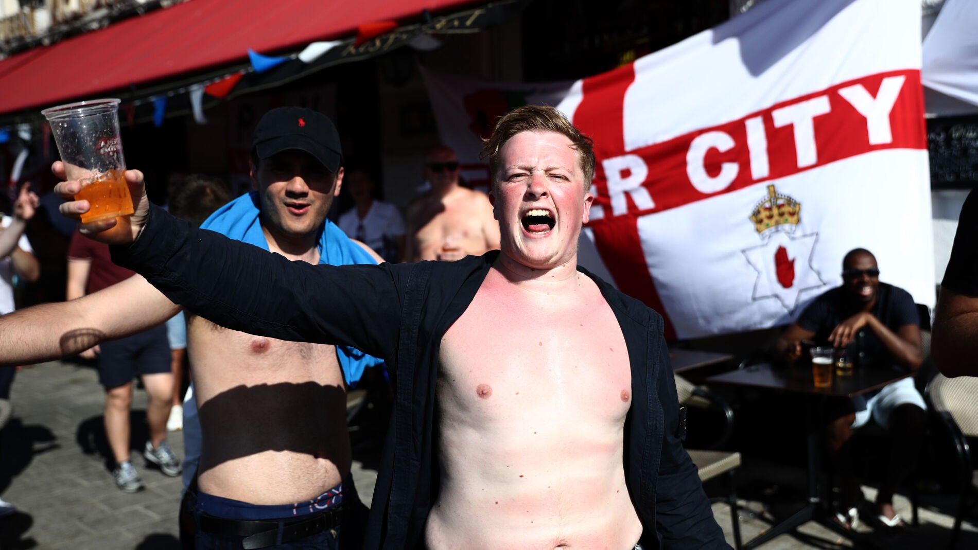 Aficionados ingleses, divirti&eacute;ndose en Marsella