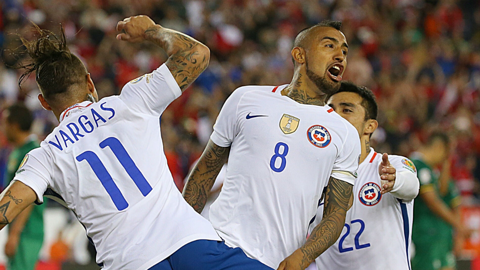 Vidal celebra un gol con Chile