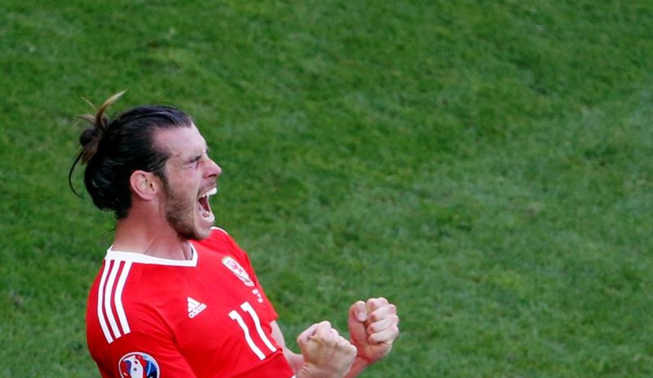 Bale celebra su gol a la selección de Eslovaquia Bale celebra su gol a la selección de Eslovaquia