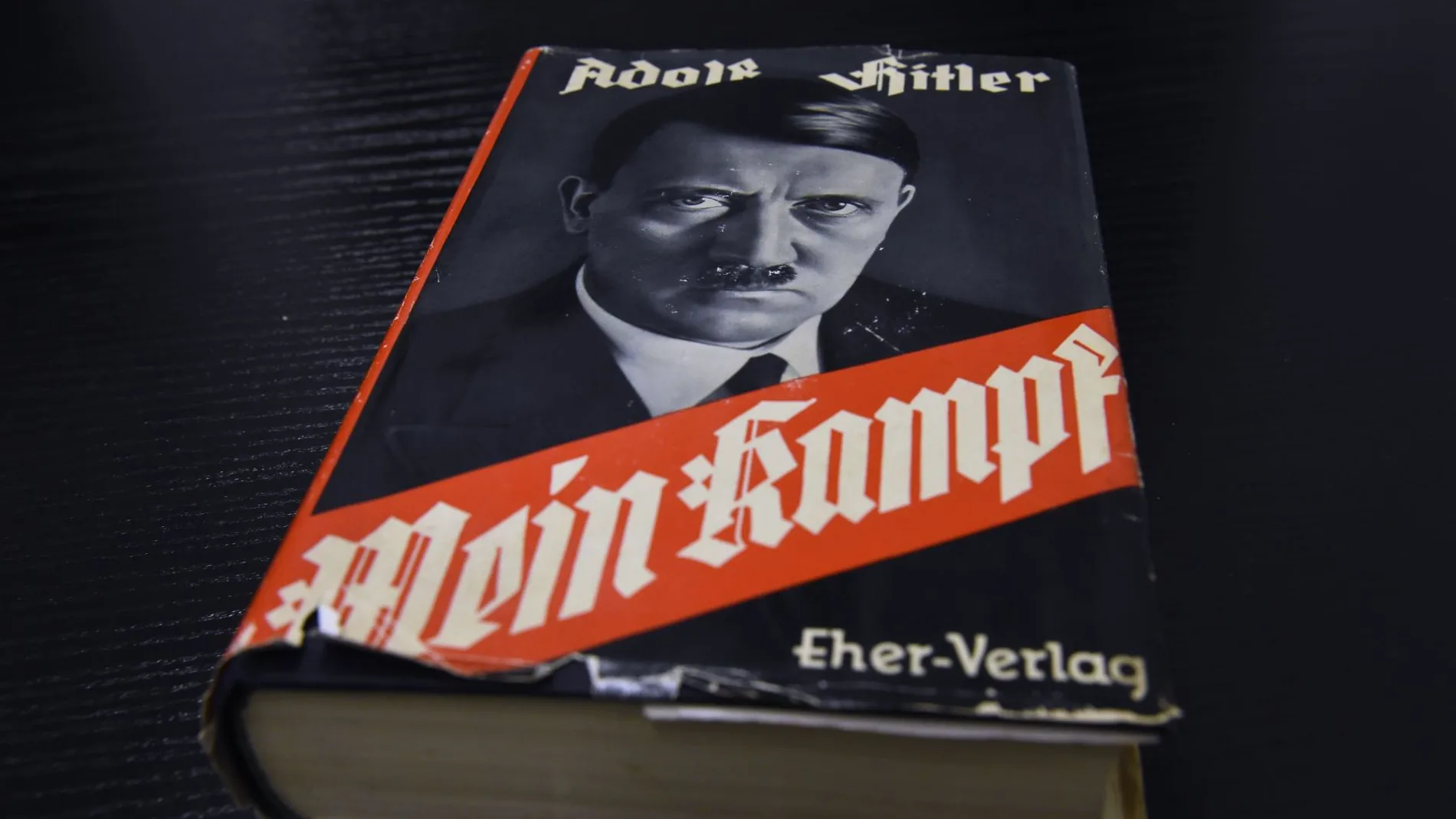 Portada del libro 'Mein Kampf' ('Mi lucha'), de Adolf Hitler. Portada del libro 'Mein Kampf' ('Mi lucha'), de Adolf Hitler.