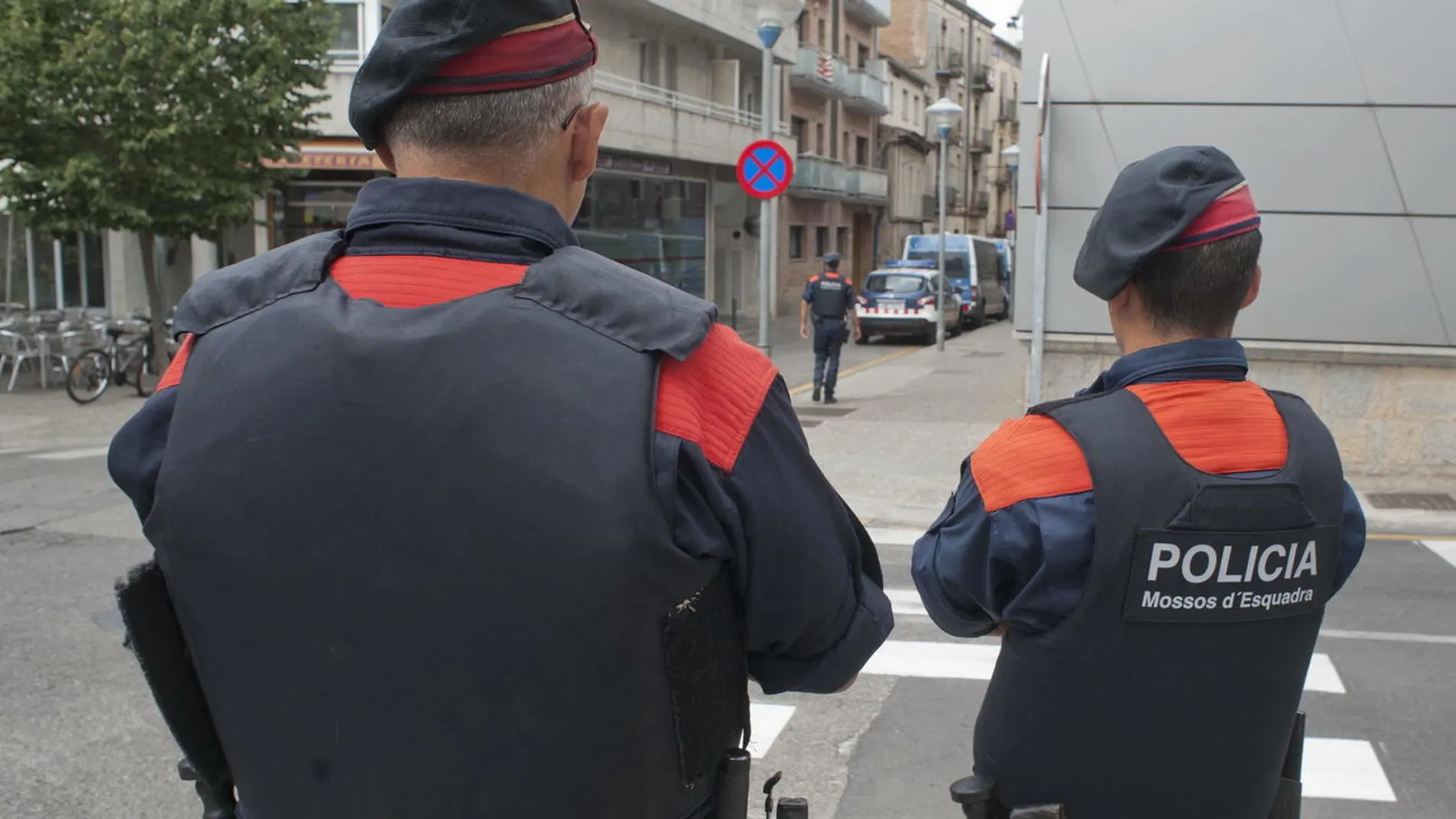 Dos agentes de los Mossos d'Esquadra Dos agentes de los Mossos d'Esquadra