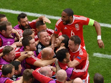 Los jugadores de Gales celebran el gol de Gareth Bale ante Eslovaquia Los jugadores de Gales celebran el gol de Gareth Bale ante Eslovaquia