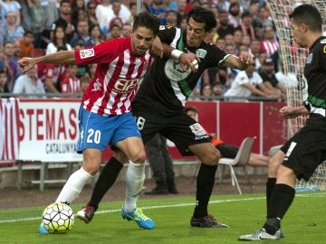 Momento del partido entre el Girona y el Córdoba