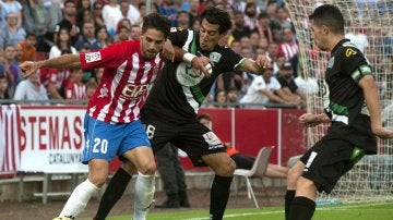 Momento del partido entre el Girona y el Córdoba