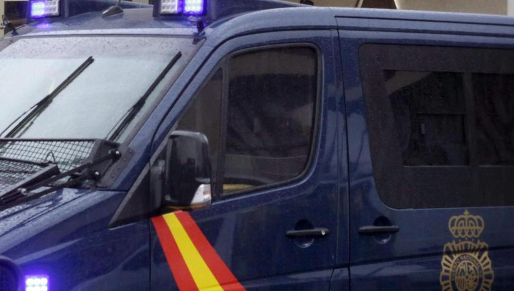 Un furgón del Cuerpo Nacional de Policía