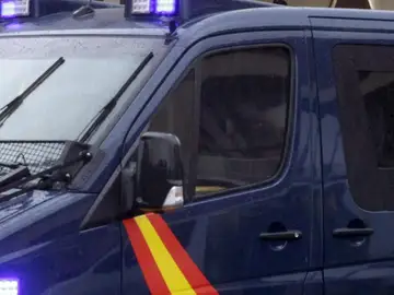 Un furgón del Cuerpo Nacional de Policía Un furgón del Cuerpo Nacional de Policía