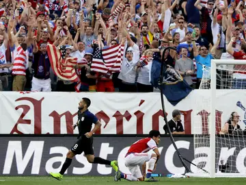 Dempsey celebra un gol ante Paraguay Dempsey celebra un gol ante Paraguay