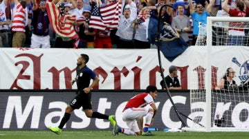 Dempsey celebra un gol ante Paraguay